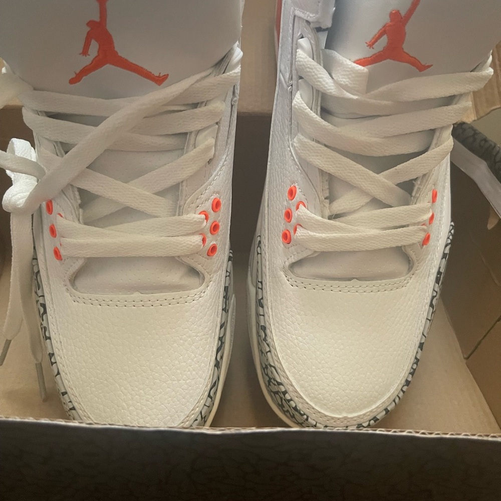 Air Jordan 3 Retro Sneakers - Picture 4 of 5